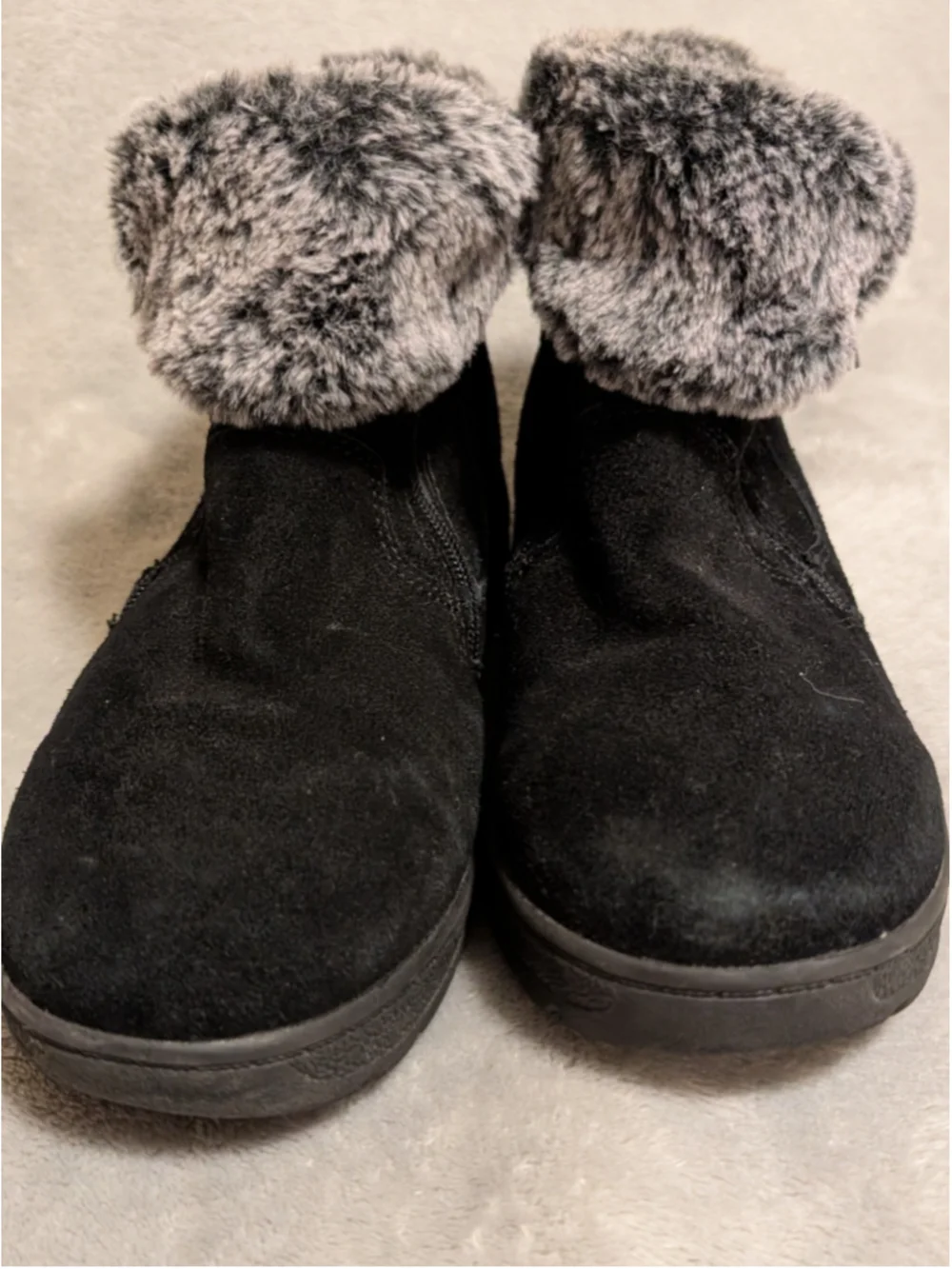 Khombu Jessica Black Suede Winter Boots with Gray Faux Fur Trim Size 8 B280